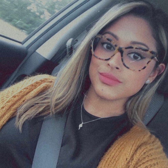 Meet your Posher, Yolanda - Picture 1 of 1